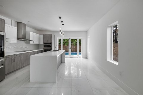 Condo in Miami, Florida, 3 bedrooms  № 1998421 - photo 9