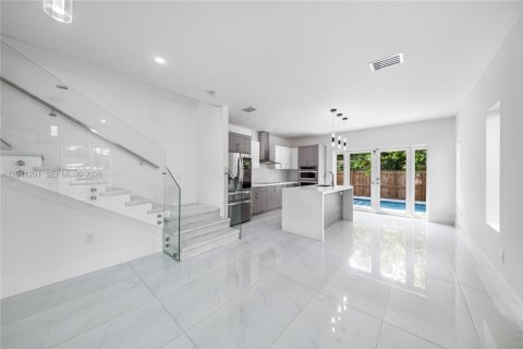 Condo in Miami, Florida, 3 bedrooms  № 1998421 - photo 5