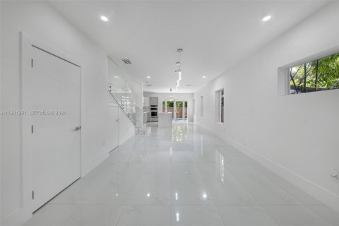 Condo in Miami, Florida, 3 bedrooms  № 1998421 - photo 2