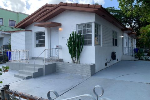 Commercial property in Miami, Florida № 2190461 - photo 5