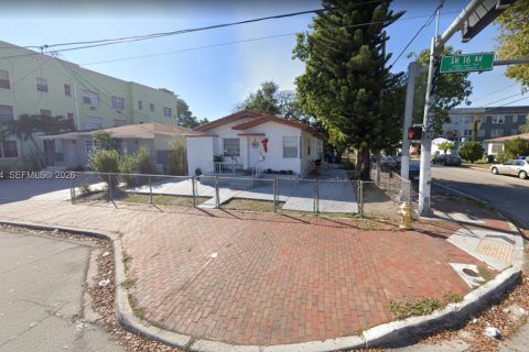 Commercial property in Miami, Florida № 2190461 - photo 8