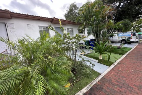 Commercial property in Miami, Florida № 2190461 - photo 3