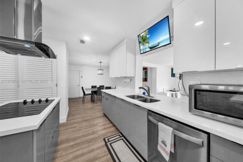 Villa ou maison à vendre à Fort Lauderdale, Floride: 4 chambres, 219.34 m2 № 2041736 - photo 14