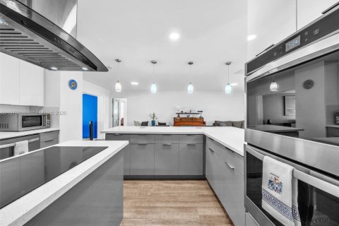 Villa ou maison à vendre à Fort Lauderdale, Floride: 4 chambres, 219.34 m2 № 2041736 - photo 12