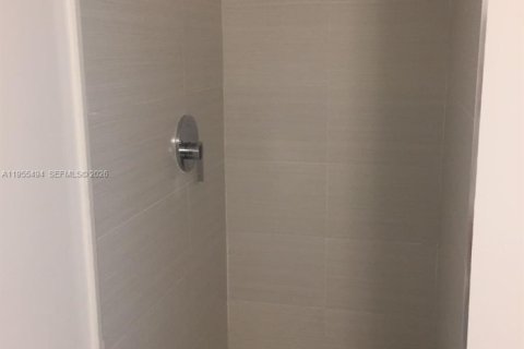 Condominio en alquiler en Doral, Florida, 2 dormitorios, 115.57 m2 № 2010261 - foto 11