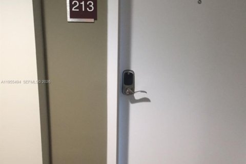 Condominio en Doral, Florida, 2 dormitorios  № 2010261