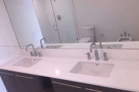 Condominio en alquiler en Doral, Florida, 2 dormitorios, 115.57 m2 № 2010261 - foto 16