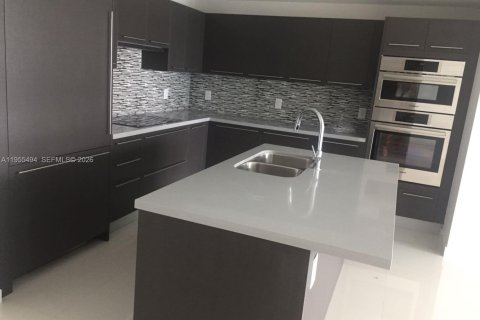 Condominio en alquiler en Doral, Florida, 2 dormitorios, 115.57 m2 № 2010261 - foto 3