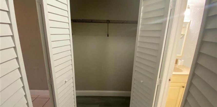 Condominio en Coral Springs, Florida, 1 dormitorio № 1059988