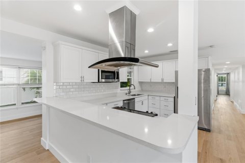 Villa ou maison à louer à Belleair, Floride: 3 chambres, 170.29 m2 № 2148864 - photo 9