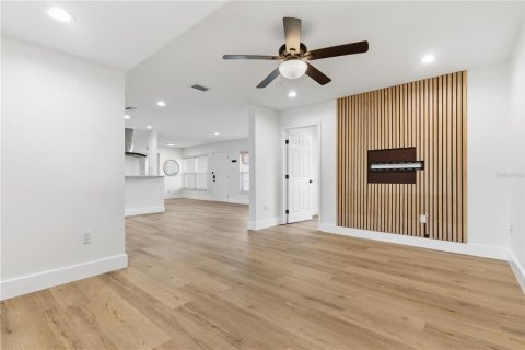Villa ou maison à louer à Belleair, Floride: 3 chambres, 170.29 m2 № 2148864 - photo 13