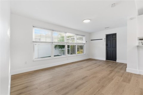Villa ou maison à louer à Belleair, Floride: 3 chambres, 170.29 m2 № 2148864 - photo 15