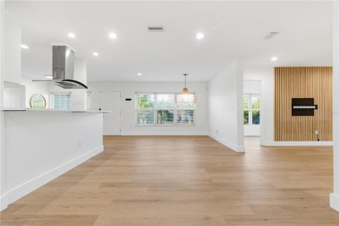 Villa ou maison à louer à Belleair, Floride: 3 chambres, 170.29 m2 № 2148864 - photo 10