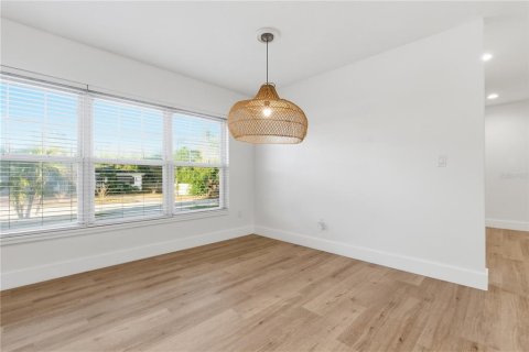 Villa ou maison à louer à Belleair, Floride: 3 chambres, 170.29 m2 № 2148864 - photo 11