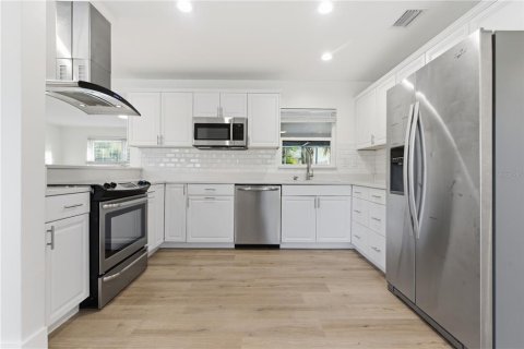 Villa ou maison à louer à Belleair, Floride: 3 chambres, 170.29 m2 № 2148864 - photo 4