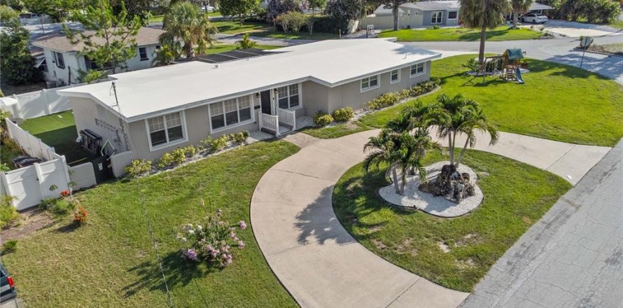 Villa ou maison à Belleair, Floride 3 chambres, 170.29 m2 № 2148864