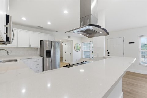 Villa ou maison à louer à Belleair, Floride: 3 chambres, 170.29 m2 № 2148864 - photo 17