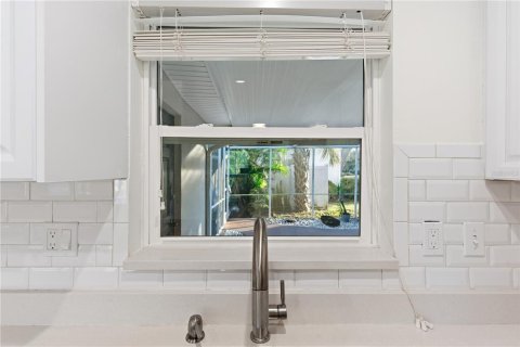 Villa ou maison à louer à Belleair, Floride: 3 chambres, 170.29 m2 № 2148864 - photo 7