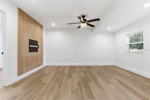 Villa ou maison à louer à Belleair, Floride: 3 chambres, 170.29 m2 № 2148864 - photo 12