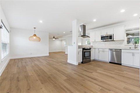 Villa ou maison à louer à Belleair, Floride: 3 chambres, 170.29 m2 № 2148864 - photo 3