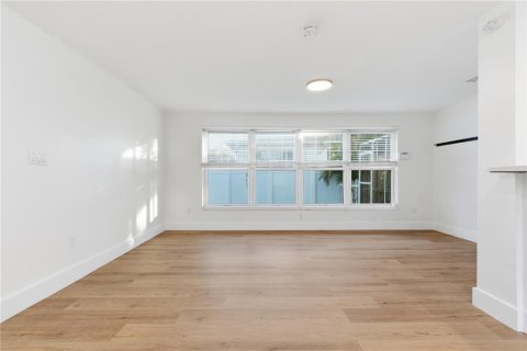 Villa ou maison à louer à Belleair, Floride: 3 chambres, 170.29 m2 № 2148864 - photo 16