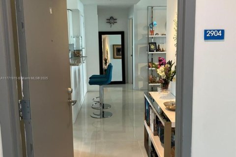 Condo in Miami, Florida, 2 bedrooms  № 1864292 - photo 3