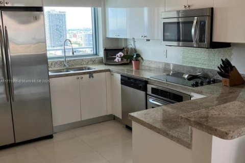 Condo in Miami, Florida, 2 bedrooms  № 1864292 - photo 4