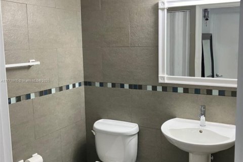 Condo in Miami, Florida, 2 bedrooms  № 1864292 - photo 24