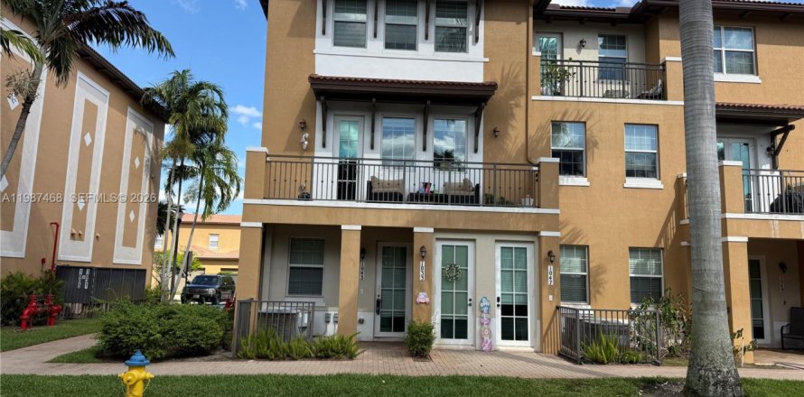 Condo in Pembroke Pines, Florida, 2 bedrooms  № 2049746