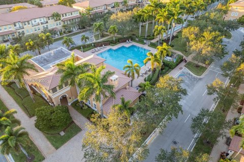 Condo in Pembroke Pines, Florida, 2 bedrooms  № 2049746 - photo 15