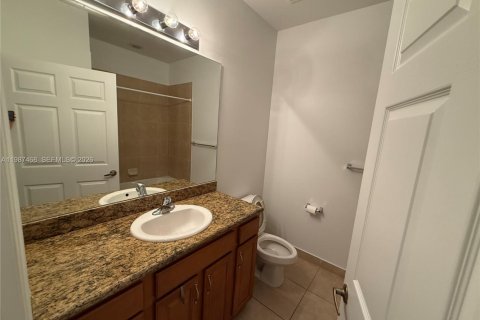 Condo in Pembroke Pines, Florida, 2 bedrooms  № 2049746 - photo 9