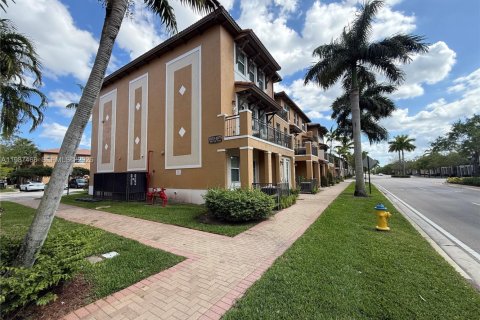 Condo in Pembroke Pines, Florida, 2 bedrooms  № 2049746 - photo 22