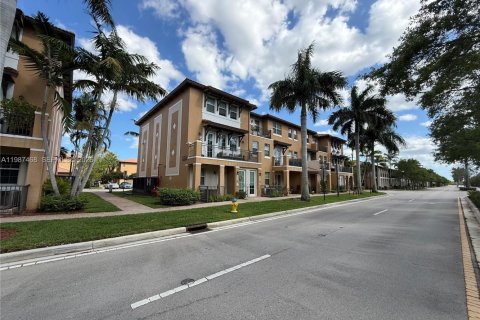 Condo in Pembroke Pines, Florida, 2 bedrooms  № 2049746 - photo 23