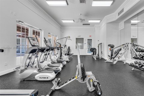 Condo in Pembroke Pines, Florida, 2 bedrooms  № 2049746 - photo 19