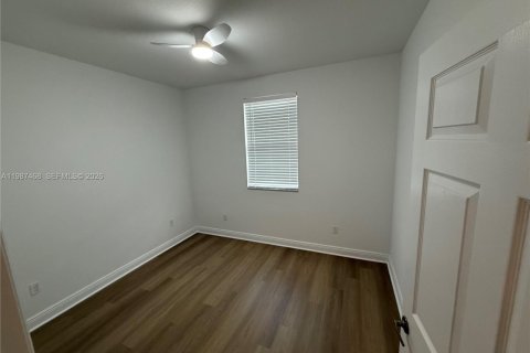 Condo in Pembroke Pines, Florida, 2 bedrooms  № 2049746 - photo 11