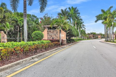 Condo in Pembroke Pines, Florida, 2 bedrooms  № 2049746 - photo 20