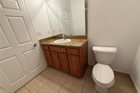 Condo in Pembroke Pines, Florida, 2 bedrooms  № 2049746 - photo 7