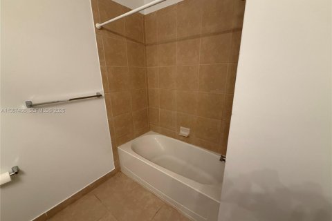 Condo in Pembroke Pines, Florida, 2 bedrooms  № 2049746 - photo 8