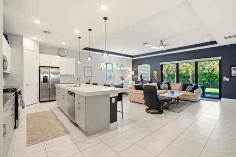 House in Westlake, Florida 3 bedrooms, 214.7 sq.m. № 2399949 - photo 4