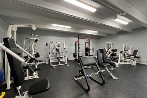 Condo in Miami, Florida, 1 bedroom № 1968491 - photo 12