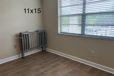 Condo in Miami, Florida, 1 bedroom № 1968491 - photo 21