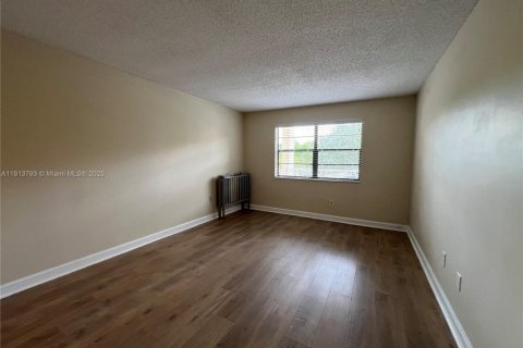 Condo in Miami, Florida, 1 bedroom № 1968491 - photo 16