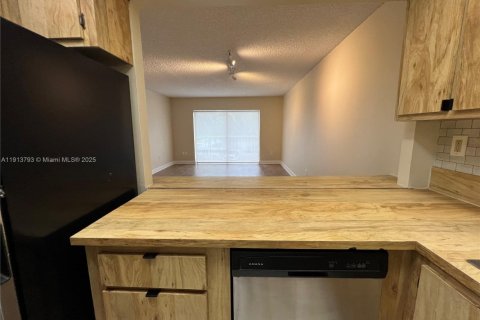 Condo in Miami, Florida, 1 bedroom № 1968491 - photo 28