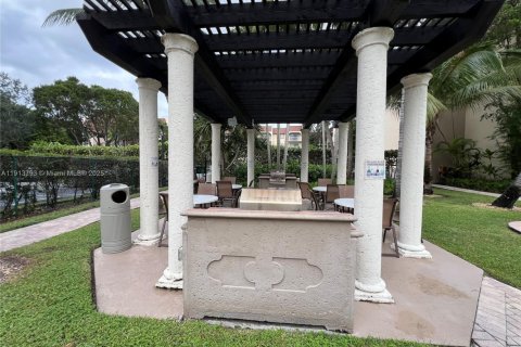 Condo in Miami, Florida, 1 bedroom № 1968491 - photo 7