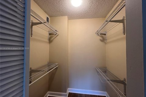 Condo in Miami, Florida, 1 bedroom № 1968491 - photo 17