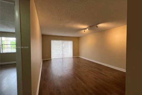 Condo in Miami, Florida, 1 bedroom № 1968491 - photo 29