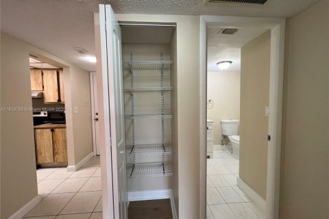 Condo in Miami, Florida, 1 bedroom № 1968491 - photo 30