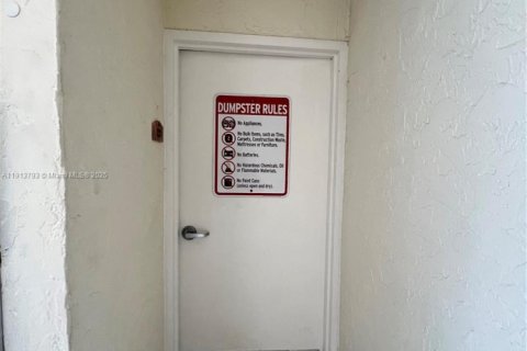 Condo in Miami, Florida, 1 bedroom № 1968491 - photo 14