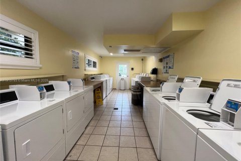 Condo in Miami, Florida, 1 bedroom № 1968491 - photo 15