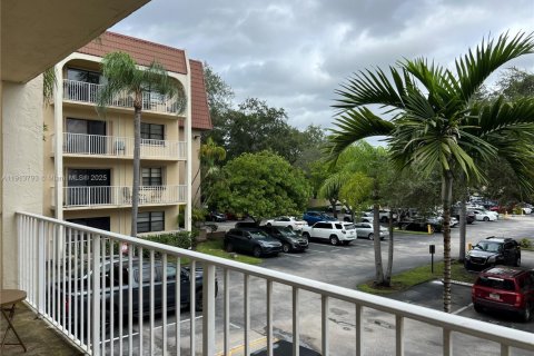 Condo in Miami, Florida, 1 bedroom № 1968491 - photo 24
